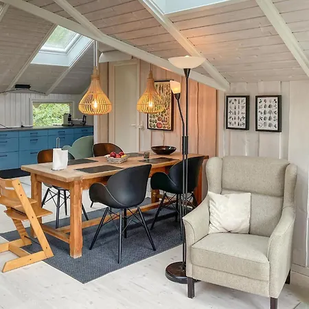 2 Bedroom Stunning In *